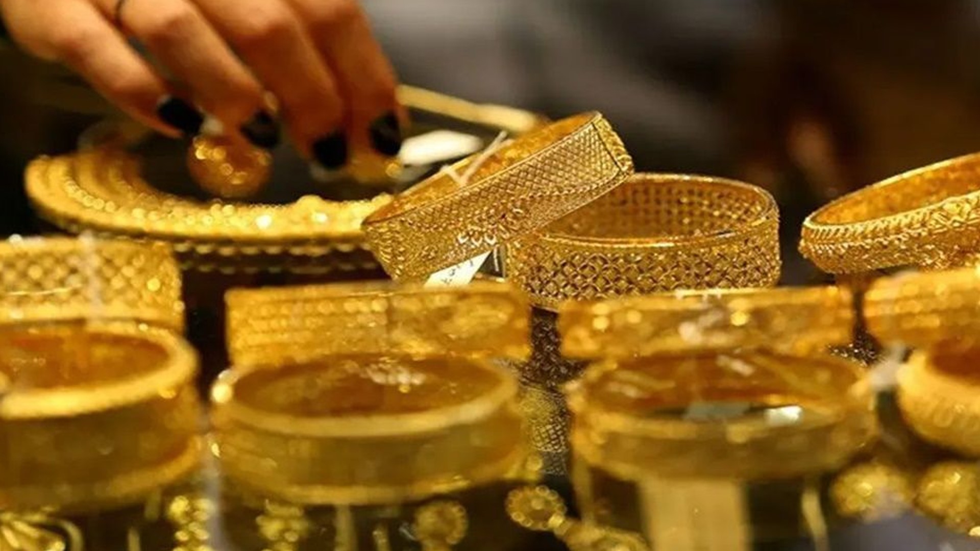 স্বর্ণের ভরিপ্রতি দাম বেড়েছে ৩,৬৬৩ টাকা